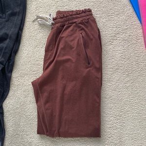 Vuori men’s joggers ponto performance dream knit